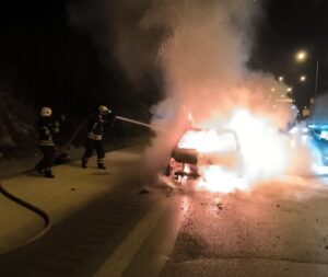 MERSİN (AA) – Mersin'in Tarsus ilçesinde seyir halindeyken alev alan