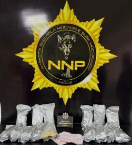 NİĞDE (AA) – Niğde'de düzenlenen uyuşturucu operasyonunda gözaltına alınan 5