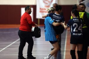 - Ortahisar Belediyespor: 38 - Anadolu Üniversitesi: 32