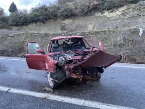 SAKARYA (AA) – Sakarya'nın Taraklı ilçesinde iki otomobilin çarpışması sonucu