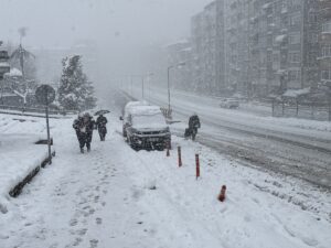 SAMSUN (AA) – Samsun'da 3 gündür devam eden kar, Atakum,