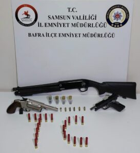 SAMSUN (AA) – Samsun'un Bafra ilçesinde polis ekiplerince düzenlenen silah