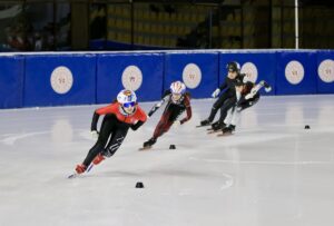 KOCAELİ (AA) – Türkiye Buz Pateni Federasyonunca düzenlenen Kısa Kulvar