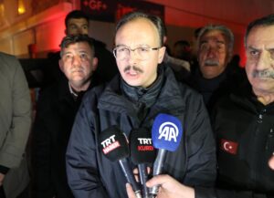 SİİRT (AA) – Siirt'in Kurtalan ilçesinde bir binada çıkan yangında