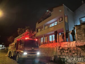 SİNOP (AA) – Sinop'un Gerze ilçesinde, bir apartmanın bacasında çıkan