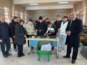 - Hayrabolu ilçesinde tarım eğitimi kapsamında okul bahçesinde sebze ve