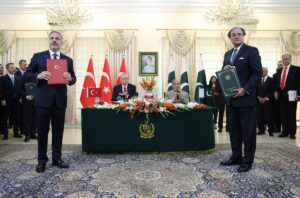 - Cumhurbaşkanı Erdoğan ile Pakistan Başbakanı Şerif, Yüksek Düzeyli Stratejik