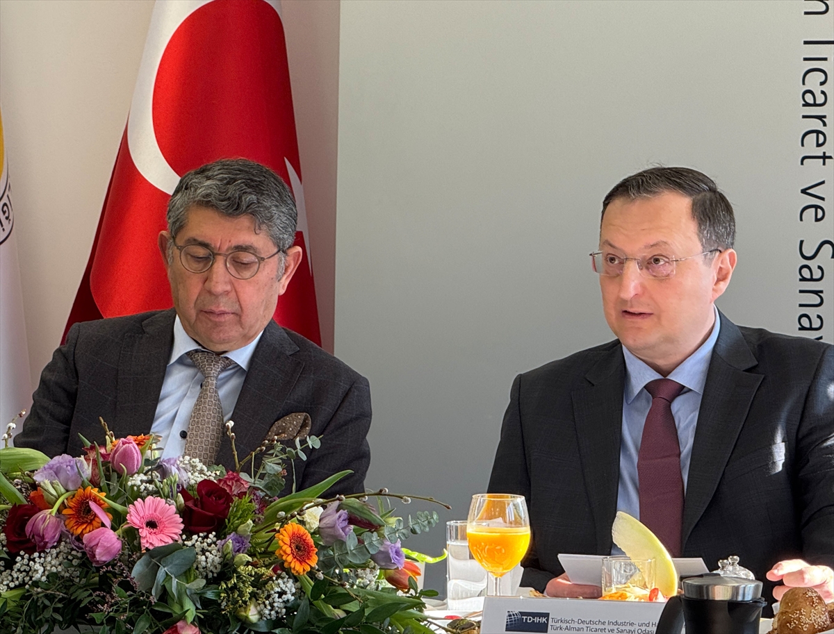 Türkiye'nin Berlin Büyükelçisi Turan, Türk-Alman Ticaret ve Sanayi Odası'nı ziyaret etti