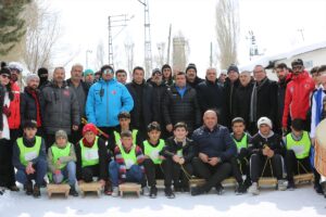 ARDAHAN (AA) – Türkiye'nin en soğuk ilçelerinden Ardahan'ın Göle ilçesinde,