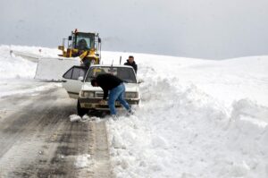 VAN (AA) – Van, Muş ve Hakkari'de olumsuz hava koşulları
