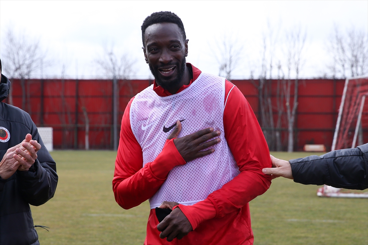 ANKARA (AA) – Gençlerbirliği'nde forma giyen 39 yaşındaki Mustapha Yatabare,