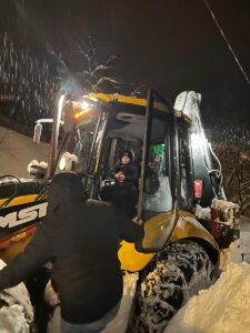 KASTAMONU (AA) – Kastamonu'nun İnebolu ilçesinde kardan yolu kapanan köyde