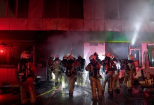 İSTANBUL (AA) – İstanbul Zeytinburnu’nda bir akaryakıt istasyonunda çıkan yangın