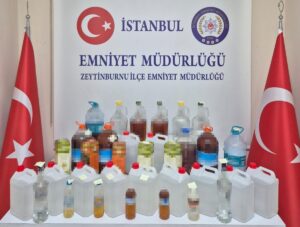 İSTANBUL (AA) – Zeytinburnu'nda, iş yerlerinde sahte içki sattığı belirlenen