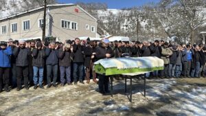 ZONGULDAK (AA) – Zonguldak'ın Çaycuma ilçesinde kar temizlediği sırada kalp