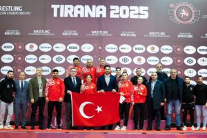 - Milli sporcular Tuba Demir, Nesrin Baş ve Elmira Yasin