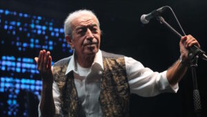 Anadolu rock müziğinin duayen ismi, ünlü sanatçı Edip Akbayram tedavi