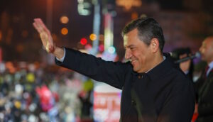 CHP lideri Özgür Özel, dün yaptığı konuşmada Saraçhane meydanındaki buluşmaların