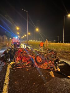 AĞRI (AA) – Ağrı'nın Eleşkirt ilçesinde aydınlatma direğine çarpıp takla