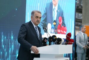 - "Hayalci değil ama hayalleriniz varsa yapamayacağınız, hizmete sunamayacağınız, erişemeyeceğiniz