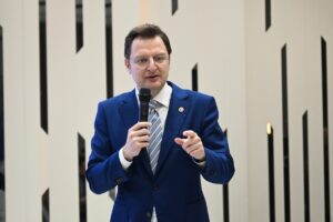 ADANA (AA) – AK Parti Genel Başkan Yardımcısı Halit Yerebakan,