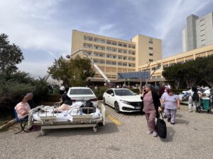 ANTALYA (AA) – Antalya'daki Akdeniz Üniversitesi Hastanesi Acil Servisi, binada
