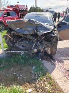 AMASYA (AA) – Amasya'nın Suluova ilçesinde 2 otomobil ile servis