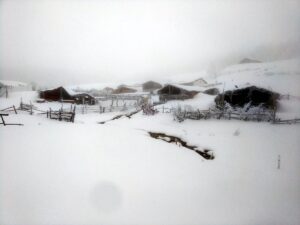 AMASYA (AA) – Amasya'nın yüksek kesimlerinde kar yağışı etkili oldu.