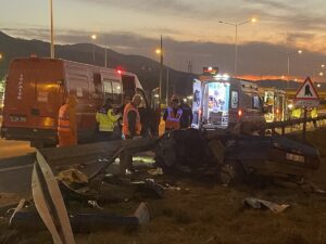 BOLU (AA) – Anadolu Otoyolu'nun Bolu kesiminde bariyere çarpan otomobildeki