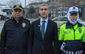 UŞAK (AA) – Uşak Valisi Naci Aktaş, D-300 kara yolu