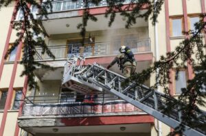 ANKARA (AA) – Ankara'nın Kahramankazan ilçesinde çıkan yangın hasara neden