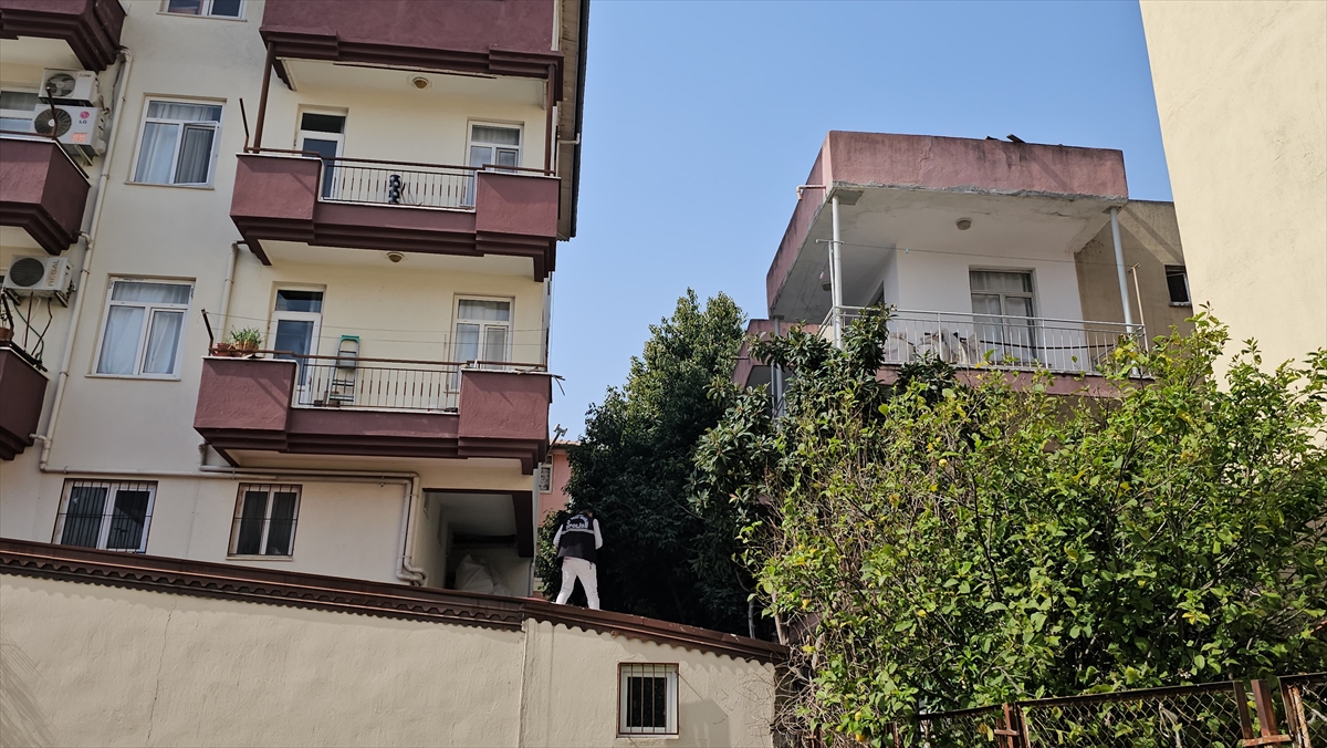 Antalya'da apartmanın üçüncü katından düşen kişi hayatını kaybetti