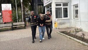 Antalya'da babasını bıçaklayarak öldüren zanlı tutuklandı ANTALYA (AA) – Antalya'nın Konyaaltı ilçesinde babasını bıçaklayarak öldürdüğü gerekçesiyle