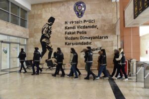 ANTALYA (AA) – Antalya'da irtikap ve dolandırıcılık operasyonunda gözaltına alınan