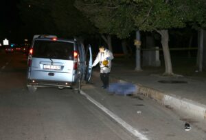 ANTALYA (AA) – Antalya'nın Muratpaşa ilçesinde hafif ticari araç ile