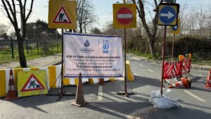 İSTANBUL (AA) – Bakırköy'de yol çökmesi nedeniyle yaşanan yoğun trafiğe