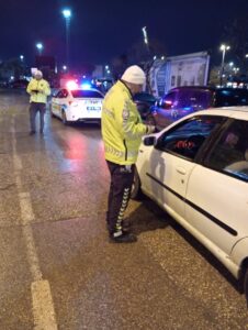 BALIKESİR (AA) – Balıkesir'de polis ekipleri tarafından gerçekleştirilen asayiş ve