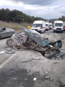 BALIKESİR (AA) – Balıkesir'in Savaştepe ilçesinde 4 aracın karıştığı zincirleme
