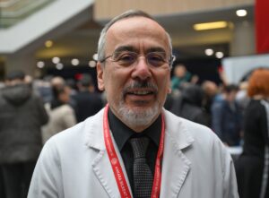 - Down sendromlu çocuklar, atölye çalışmalarının yanı sıra müzik, yüz