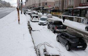 VAN (AA) – Van ve Bitlis'te olumsuz hava koşulları nedeniyle