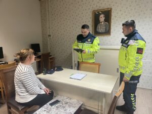 BOLU (AA) – Bolu'da dinlenme tesisinde bulunan çanta sahibine teslim