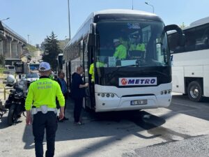 İSTANBUL (AA) – Ramazan Bayramı'nın arifesinde Büyük İstanbul Otogarı'ndaki yolcu