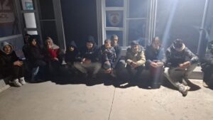 ÇANAKKALE (AA) – Çanakkale'nin Ayvacık ilçesinde 13 düzensiz göçmen yakalandı.