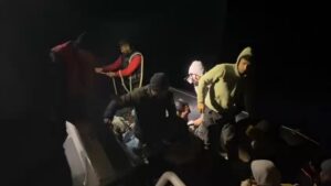 ÇANAKKALE (AA) – Çanakkale'nin Ayvacık ilçesi açıklarında 21'i çocuk 39