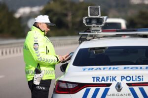 ÇANAKKALE (AA) – Çanakkale'de, trafikteki hız ihlalleri yapay zeka destekli