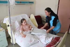 ÇANKIRI (AA) – Çankırı'da üniversite öğrencileri, Ramazan Bayramı öncesinde hastanede