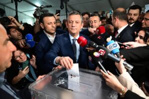 - "CHP'nin sadece üyeleriyle değil, dayanışma sandığı diyerek yaptığı çağrıya,