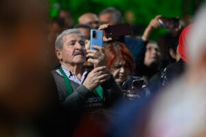 - "Milletin dayanacak gücü kalmadı, bıçak kemikte. O yüzden ne