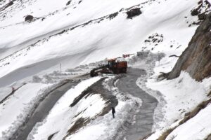 VAN (AA) – Van'da olumsuz hava koşulları ve çığ tehlikesi