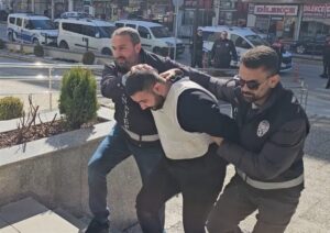 ÇORUM (AA) – Çorum'da kahvehaneye düzenlenen silahlı saldırıda 1 kişi